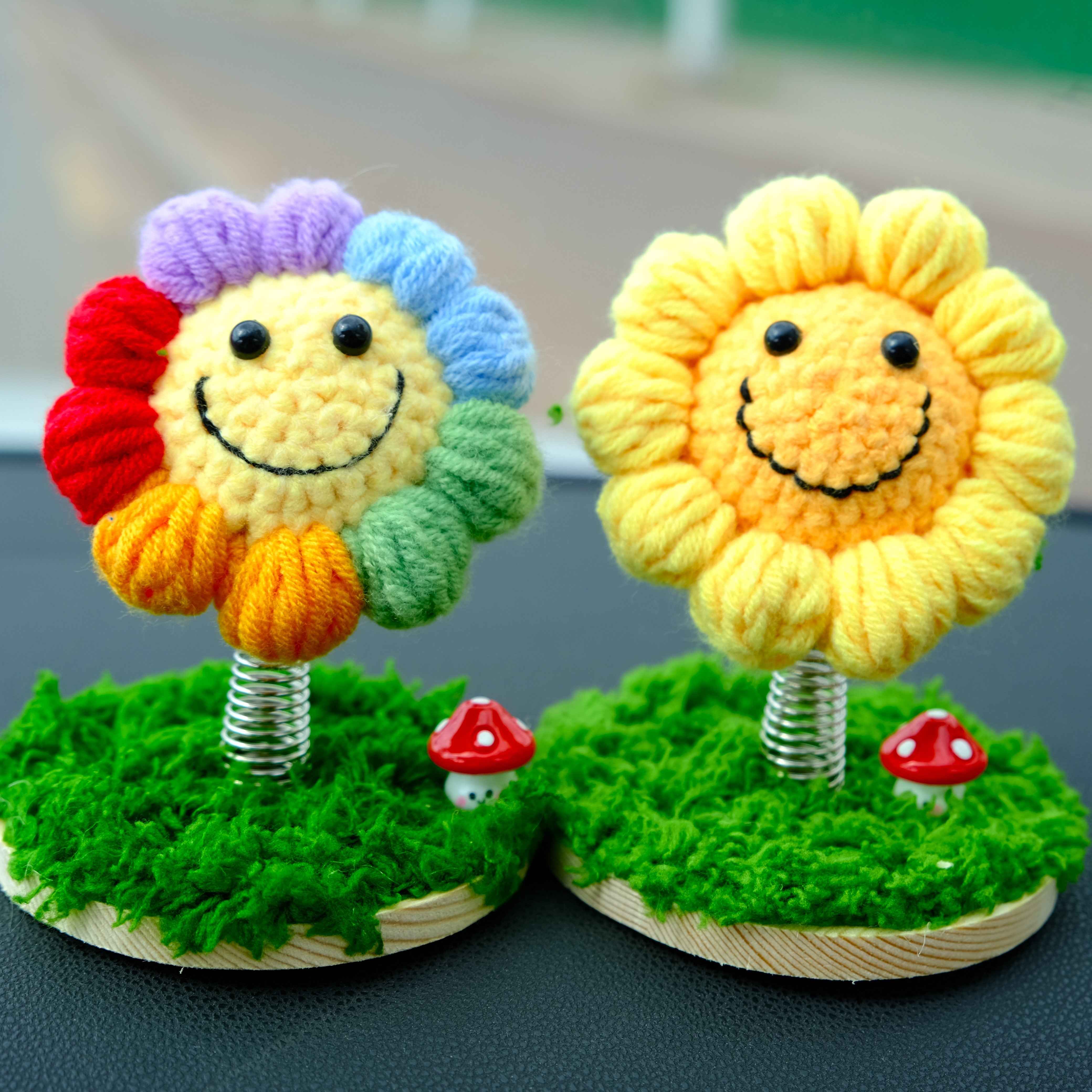 Car Dashboard Bobblehead Toy- Sunflower