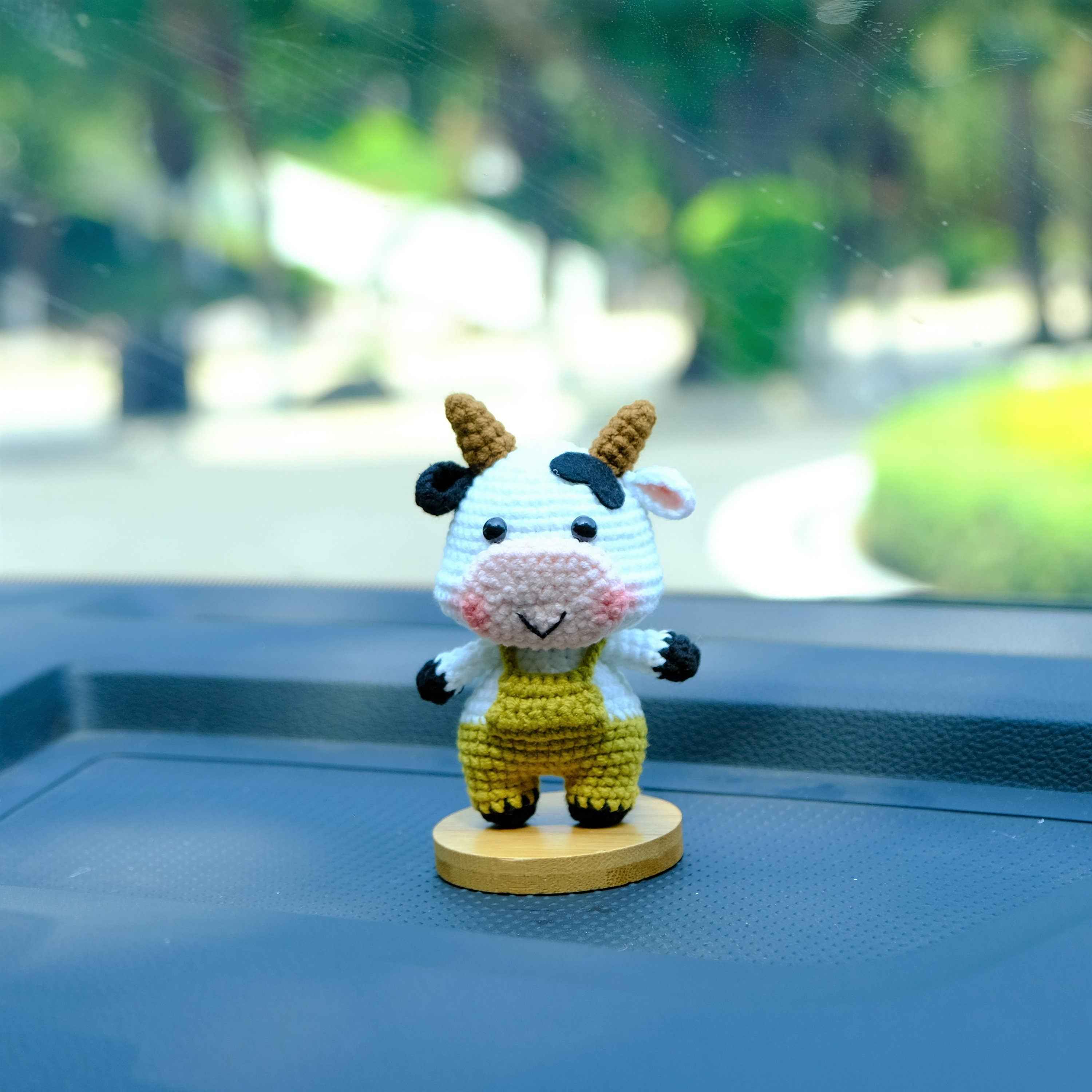 Crochet Smiley Cow Car Dashboard Decor, Chunky Overalls Cow Car Accessory, Cute Interior Car Accessory for Women/Teens/Men, Gifts for Couple
