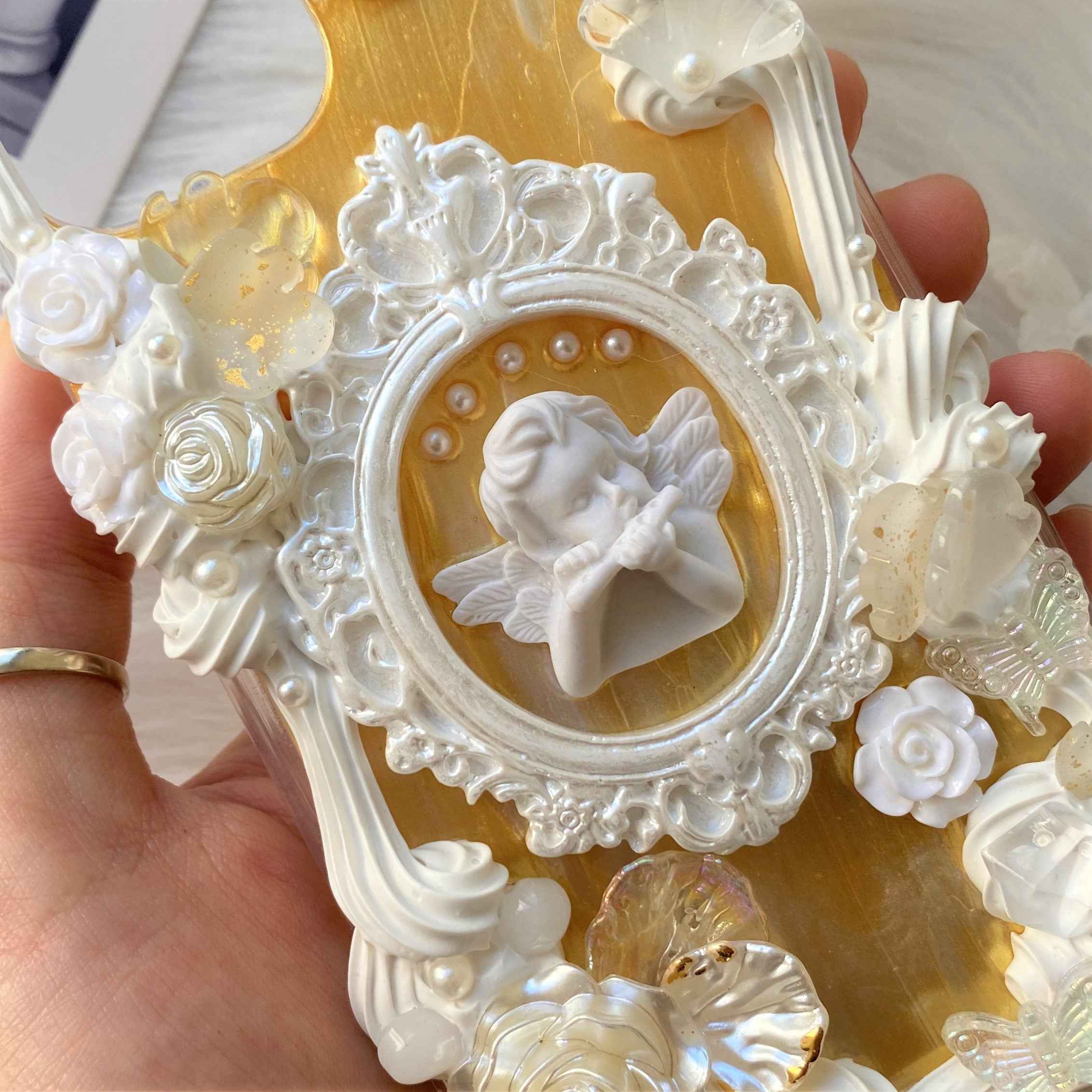 Decoden Phone Case Baroque Cherub