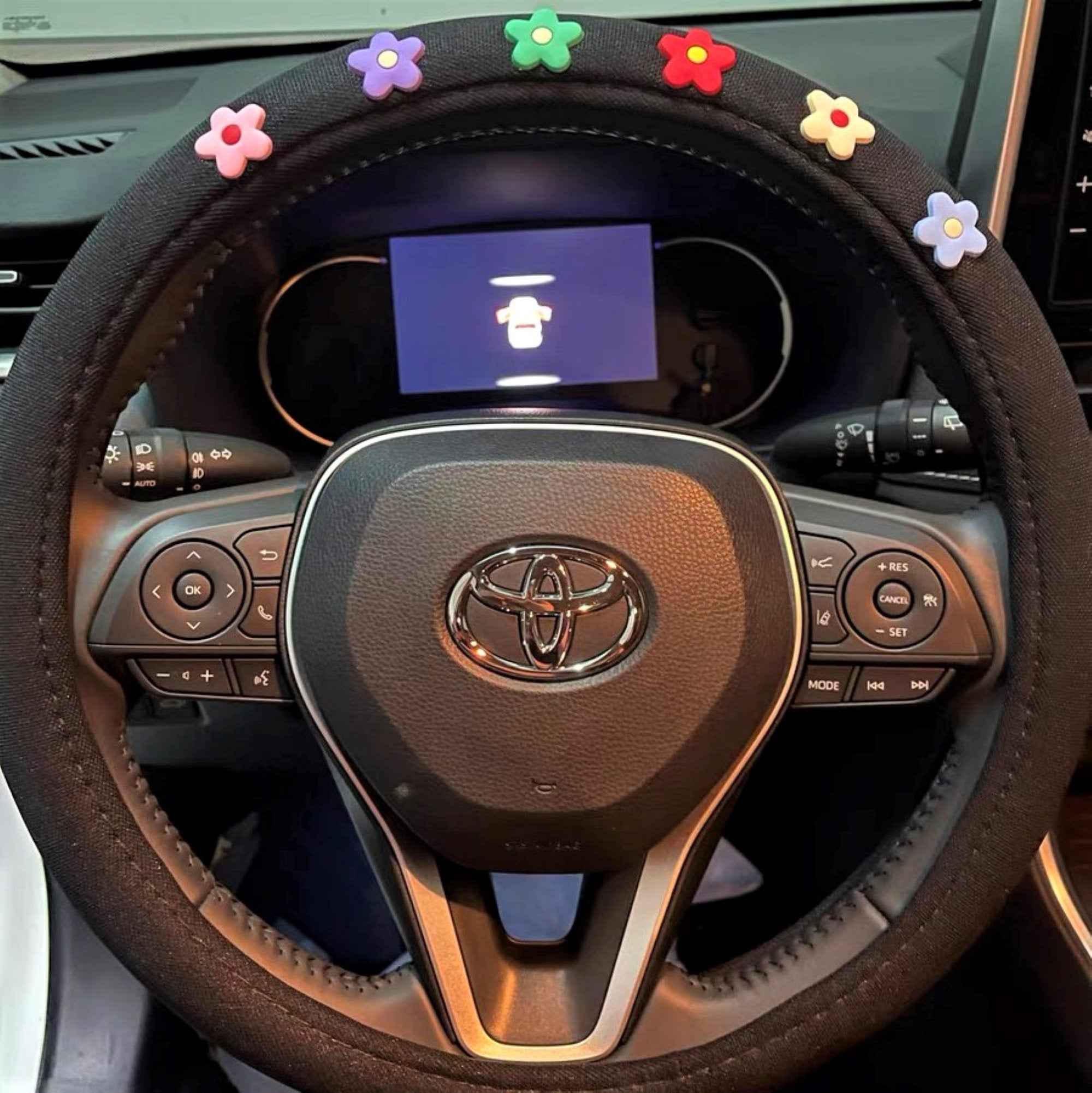 Fleece/Ice Silk Steering Wheel Cover- Daisy