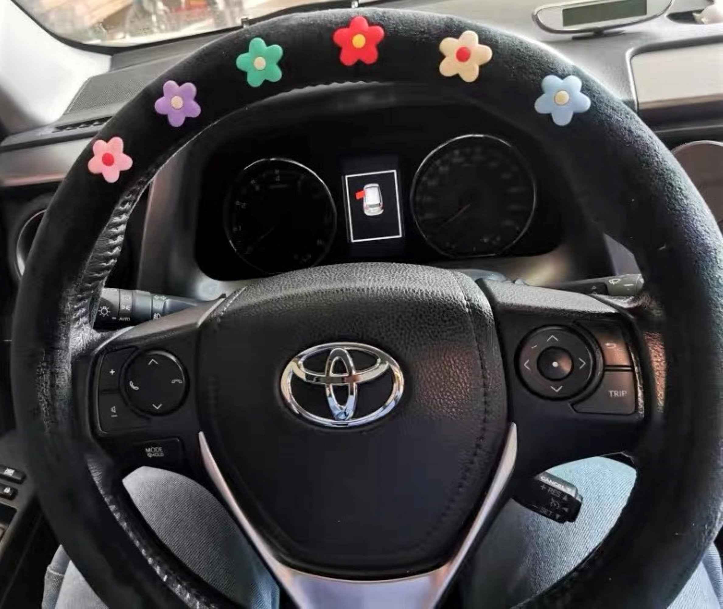 Fleece/Ice Silk Steering Wheel Cover- Daisy