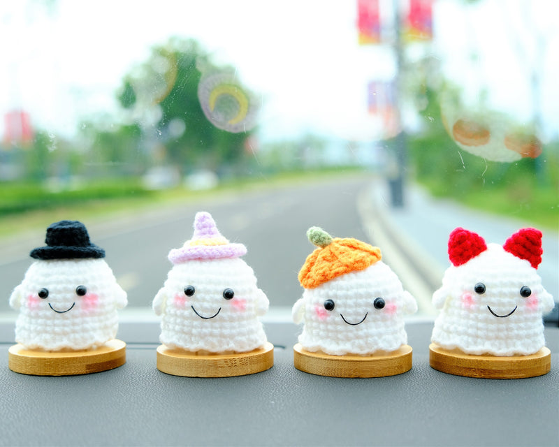 Crochet Ghost Dolls Car Dashboard Decor, Cute Smiley Ghost Car Dashboard Accessory, Anime Interior Car Accessory for Teens, Halloween Gift