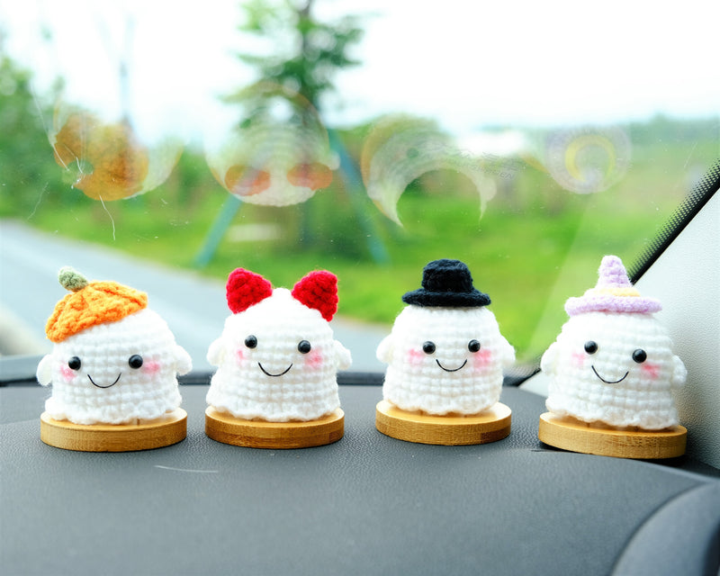 Crochet Ghost Dolls Car Dashboard Decor, Cute Smiley Ghost Car Dashboard Accessory, Anime Interior Car Accessory for Teens, Halloween Gift