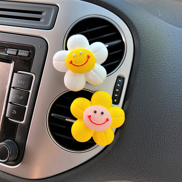 2Pcs Cute Car Vent Clips, Smiley Flower Car Air Freshener, Kawaii Car Accessories for Women, Rainbow Car Vent Diffuser, Car Vent Decor