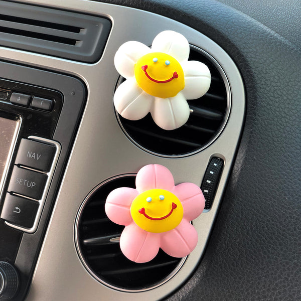 2Pcs Cute Car Vent Clips, Smiley Flower Car Air Freshener, Kawaii Car Accessories for Women, Rainbow Car Vent Diffuser, Car Vent Decor