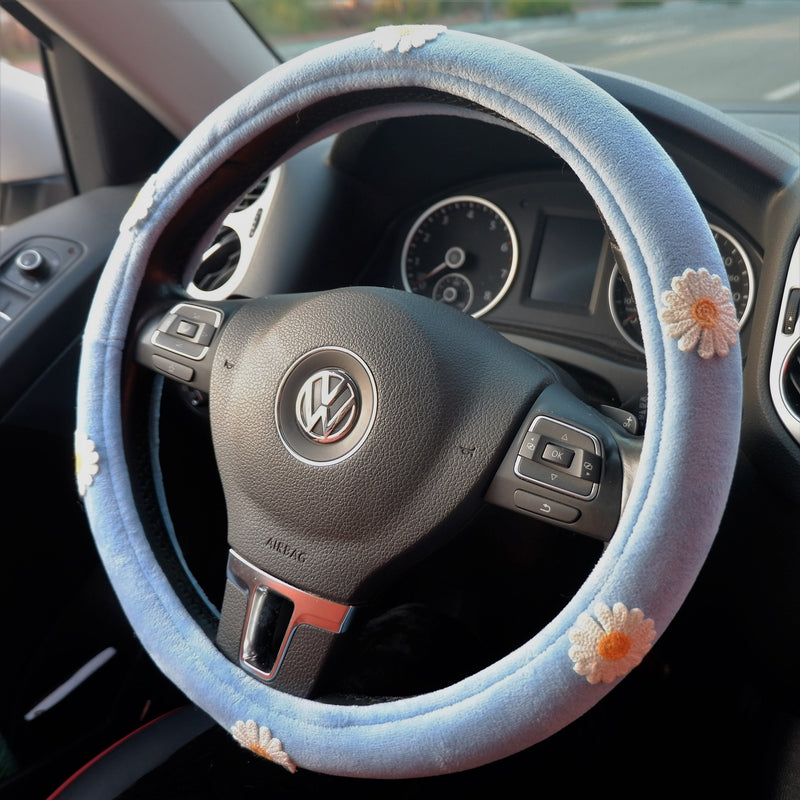 Cute Fleece Steering Wheel Cover, Daisy Steering Wheel Cover, Winter Plush Car Accessories for Women/Men, Handmade Steering Wheel Cover