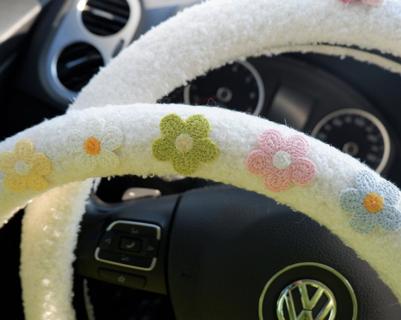 Cute Faux Wool Steering Wheel Cover, Flower/Daisy Patch Steering Wheel Cover, Car Accessories for Women, Steering Wheel Cover with Grip