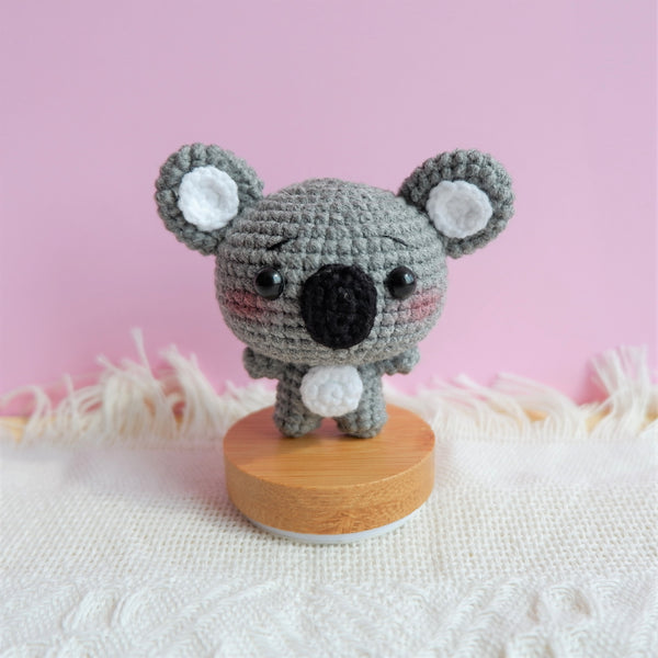 Cute Koala Car Dashboard Decor, Crochet Animal Car Accessories for Teens/Women, Kawaii Car Interior Decoration, Mini Car Accessories