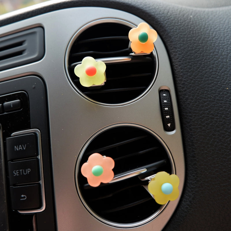 4pcs Car Vent Clips, Resin Daisy Car Accessory, Matte Flower Car Air Vent Clip, Cute Car Accessory for Women, Flower Magnets for Car/Fridge