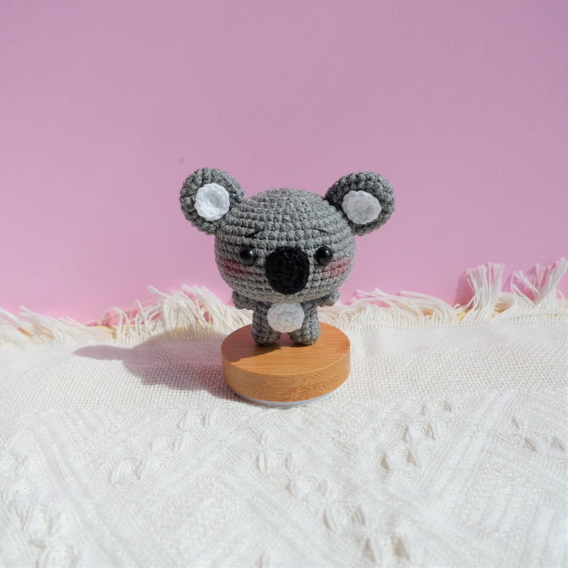 Cute Koala Car Dashboard Decor, Crochet Animal Car Accessories for Teens/Women, Kawaii Car Interior Decoration, Mini Car Accessories